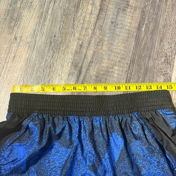 Womens Running Shorts Black Blue Sz M Pockets Elastic Waist Nike Athletic - Picture 3 of 9